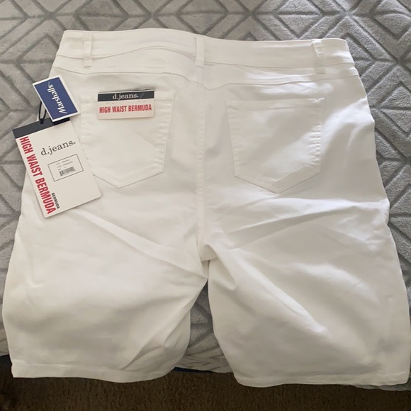 Women’s size 14 white high waisted Bermuda shorts - Picture 3 of 3